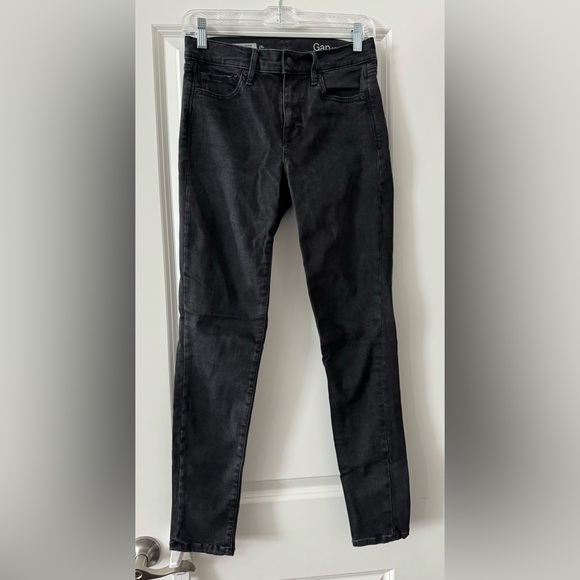 GAP Women’s true skinny jeans. Size 28 R. Washed black color. Barely worn! - Picture 1 of 6